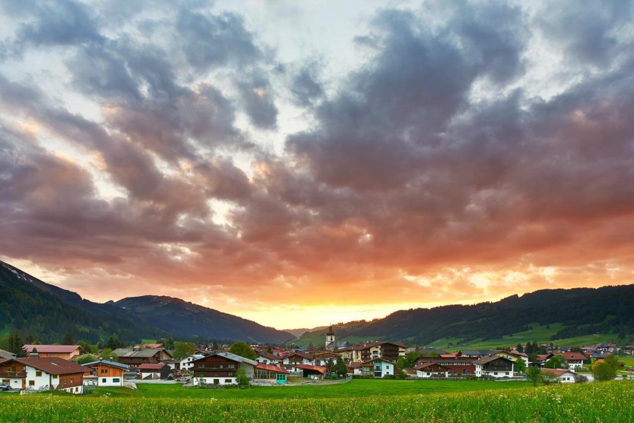Hotel Hohenfels Танхайм Екстериор снимка