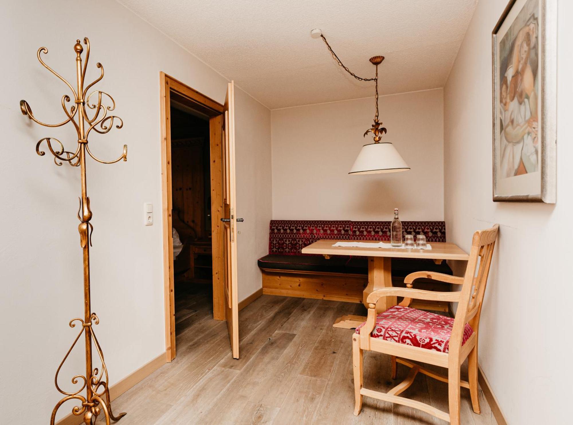 Hotel Hohenfels Танхайм Екстериор снимка