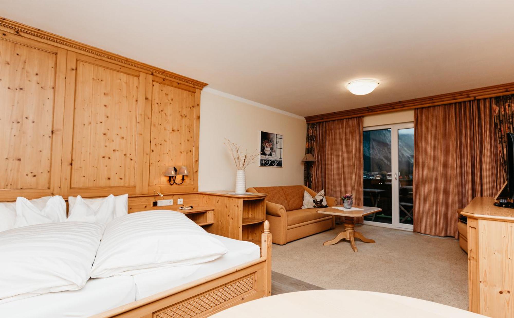 Hotel Hohenfels Танхайм Екстериор снимка