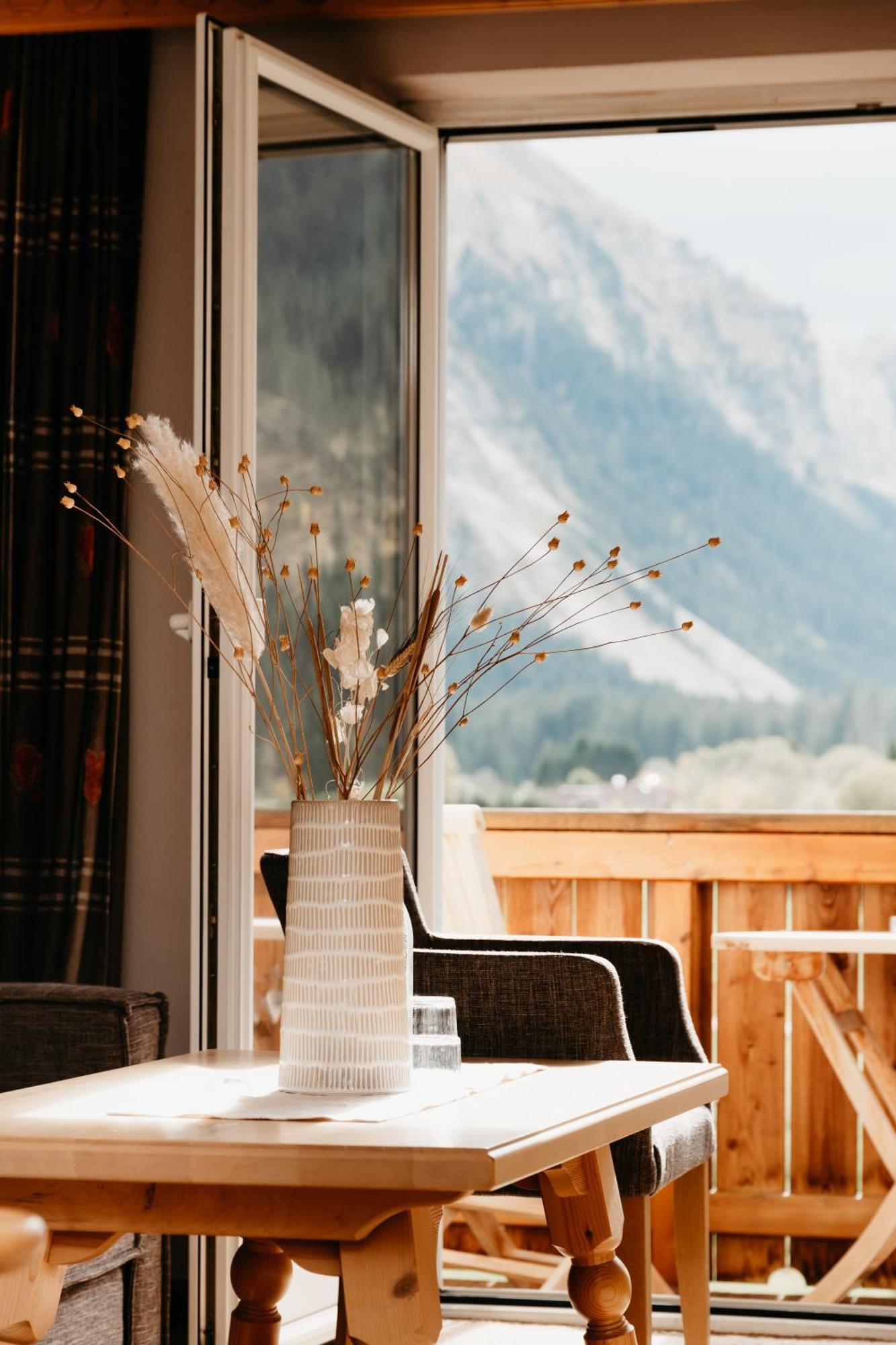 Hotel Hohenfels Танхайм Екстериор снимка