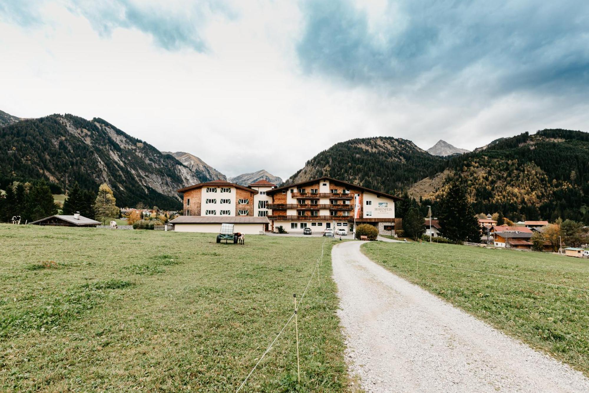Hotel Hohenfels Танхайм Екстериор снимка