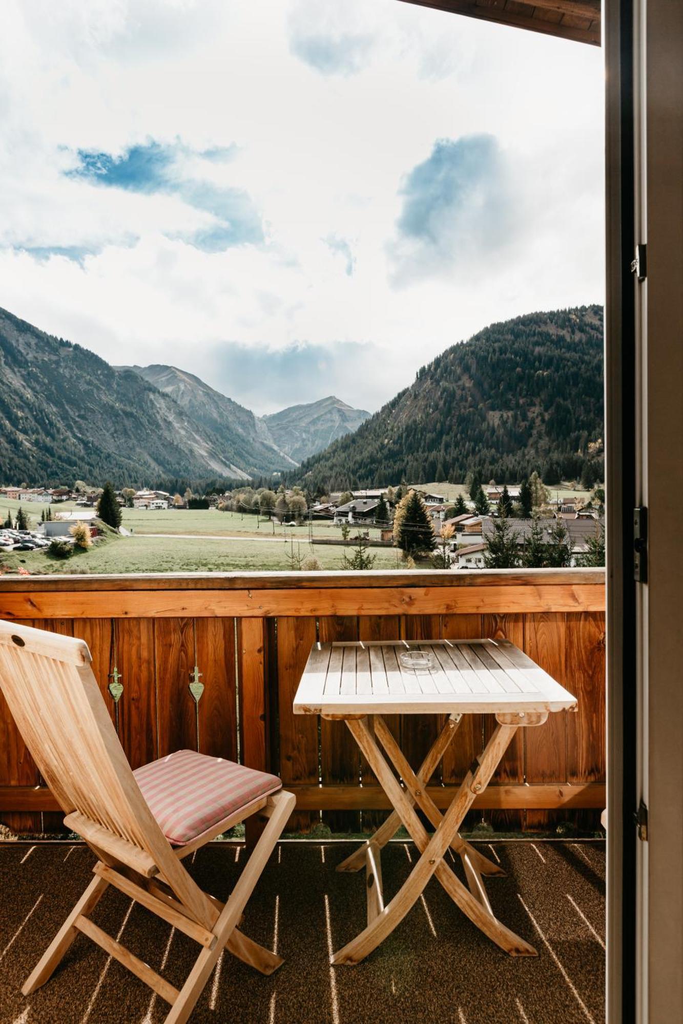 Hotel Hohenfels Танхайм Екстериор снимка